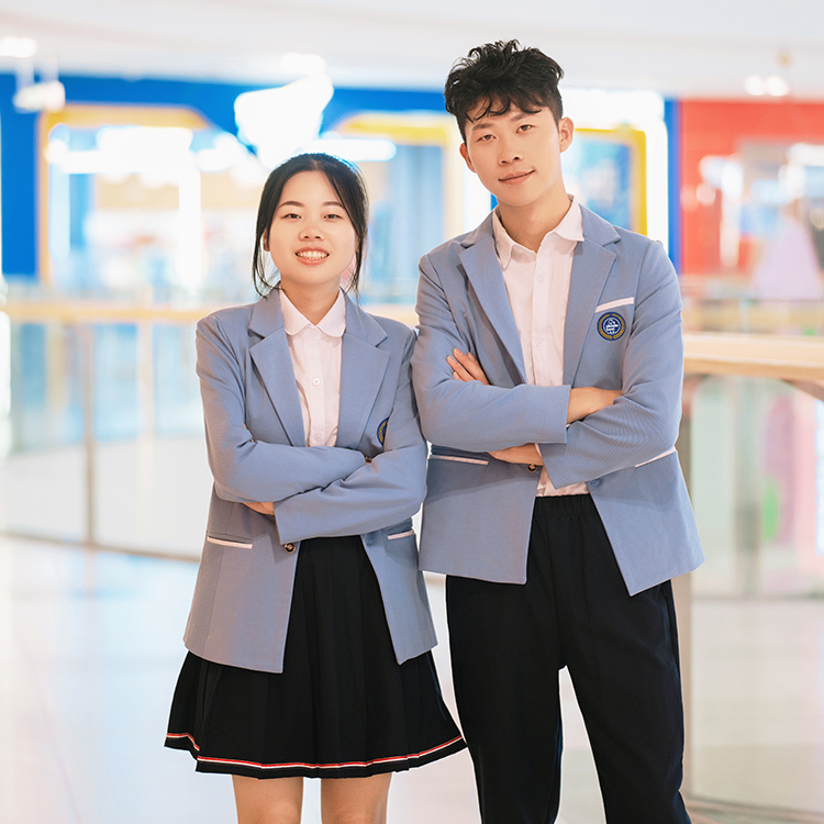 秋季中学校服