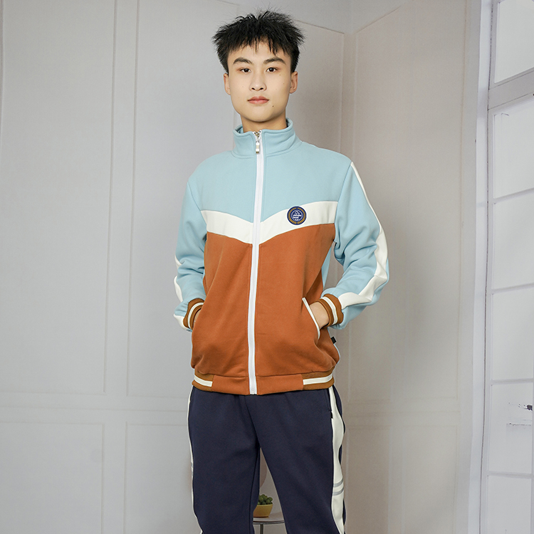 秋季中学校服